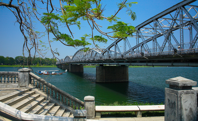 Khung cảnh thơ mộng sông Hương